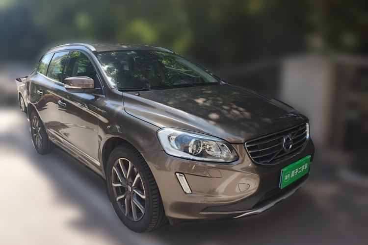 Used Volvo XC60 2017 T5 AWD Smart Upgrade Edition Front Right 45 Deg