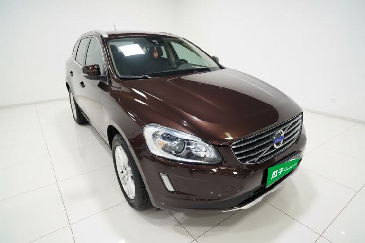 Used Volvo XC60 2017 T5 AWD Smart Upgrade Edition Front Right 45 Deg
