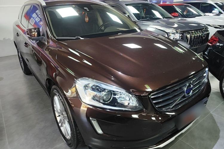 Used Volvo XC60 2017 T5 AWD Smart Upgrade Edition Front Right 45 Deg