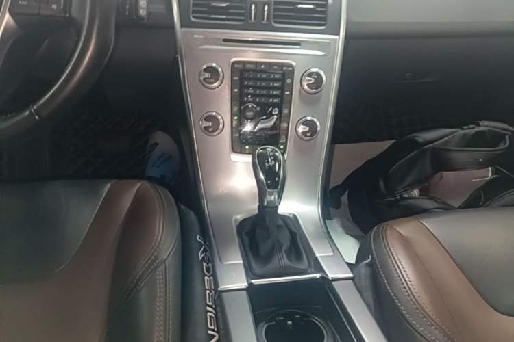 Used Volvo XC60 2017 T5 AWD Smart Range Edition Gear Lever