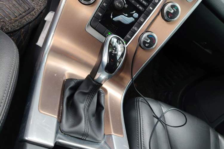 Used Volvo XC60 2017 T5 Smart Upgrade Edition Gear Lever