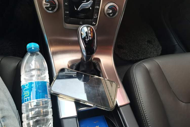 Used Volvo XC60 2017 T5 AWD Smart Upgrade Edition Gear Lever