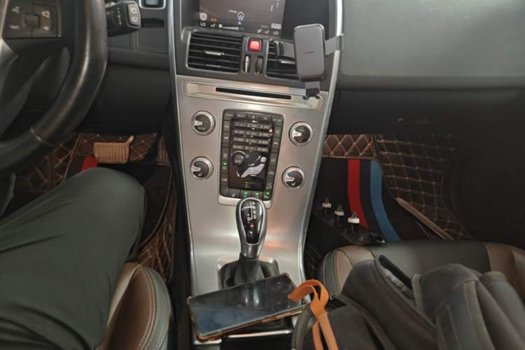 Used Volvo XC60 2017 T5 AWD Smart Upgrade Edition Gear Lever