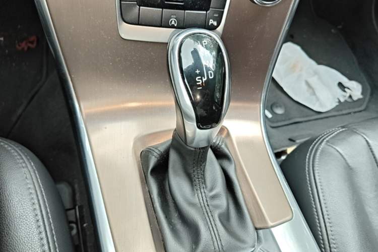 Used Volvo XC60 2017 T5 Smart Upgrade Edition Gear Lever