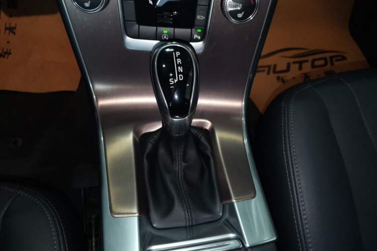 Used Volvo XC60 2017 T5 Smart Upgrade Edition Gear Lever