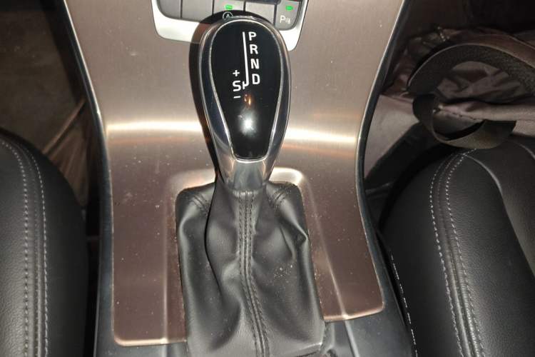 Used Volvo XC60 2017 T5 Smart Upgrade Edition Gear Lever