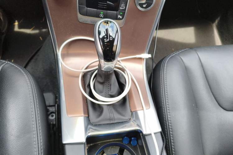 Used Volvo XC60 2017 T5 AWD Smart Upgrade Edition Gear Lever