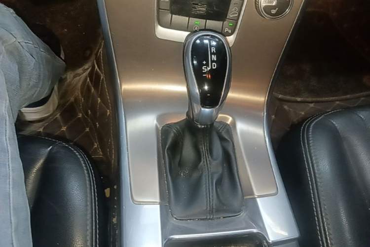 Used Volvo XC60 2017 T5 AWD Smart Upgrade Model Gear Lever