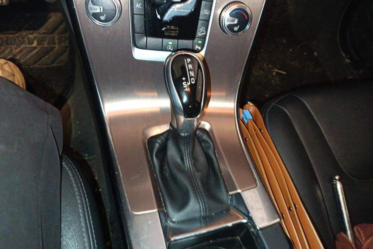 Used Volvo XC60 2017 T5 AWD Smart Upgrade Model Gear Lever
