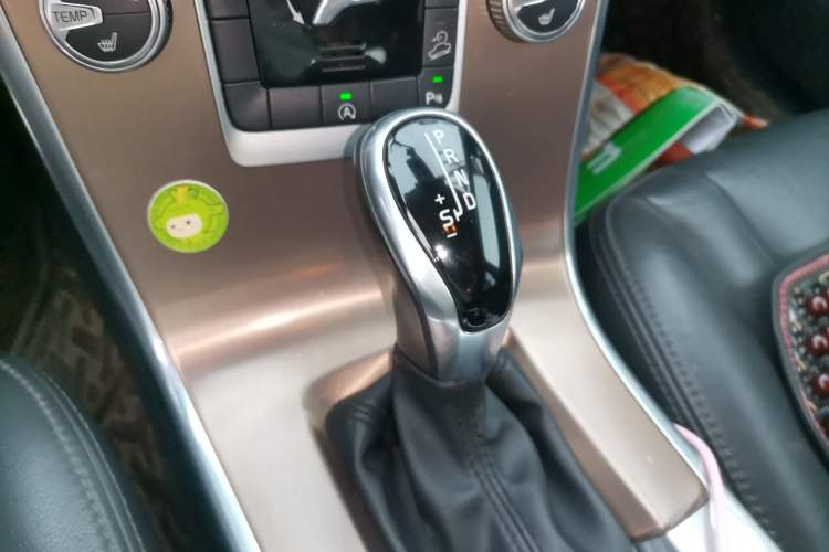 Used Volvo XC60 2017 T5 AWD Smart Upgrade Model Gear Lever