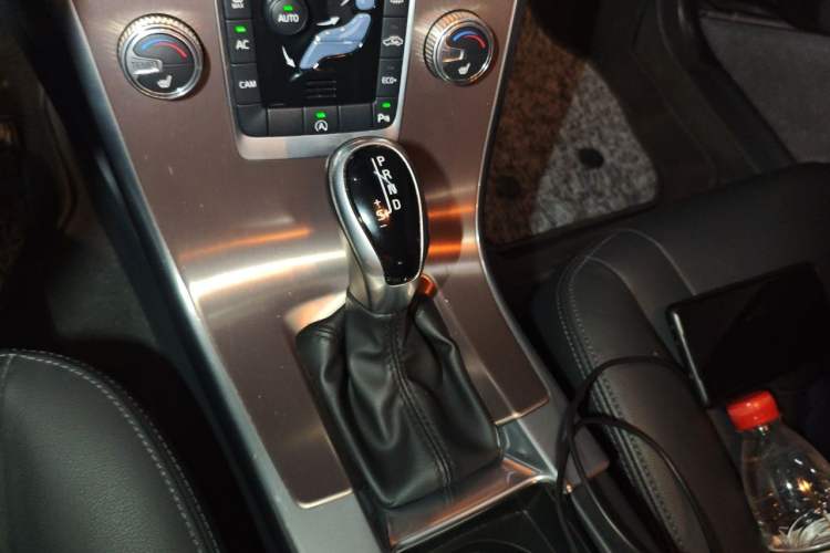Used Volvo XC60 2017 T5 Smart Upgrade Edition Gear Lever