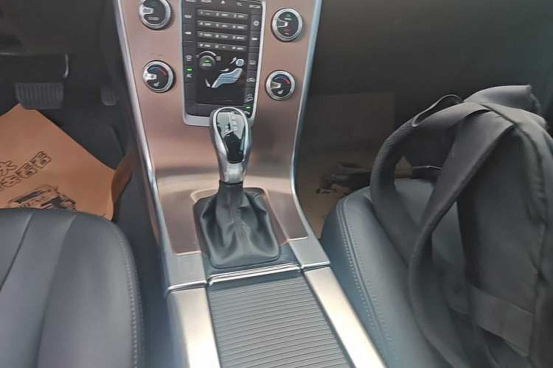 Used Volvo XC60 2017 T5 AWD Smart Upgrade Edition Gear Lever