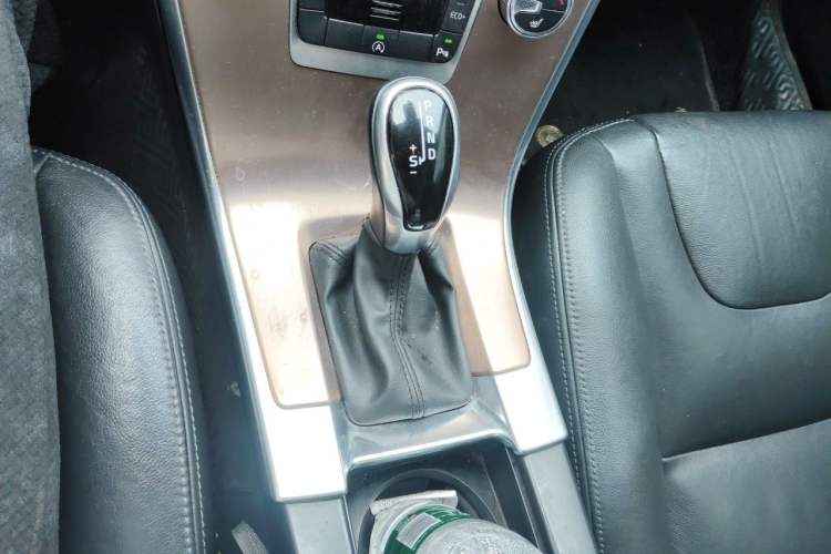 Used Volvo XC60  Gear Lever