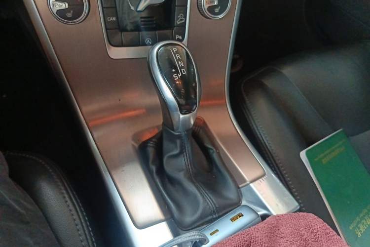 Used Volvo XC60 2017 T5 Smart Upgrade Edition Gear Lever