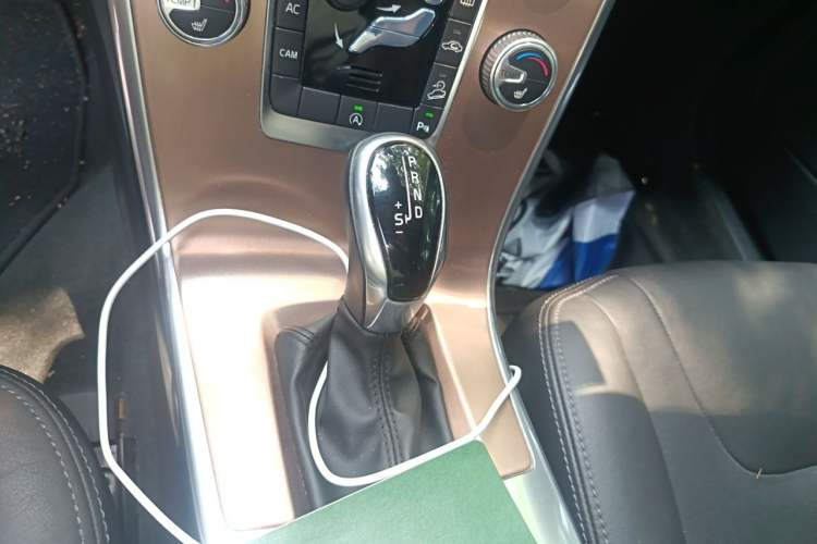 Used Volvo XC60 2017 T5 AWD Smart Upgrade Edition Gear Lever