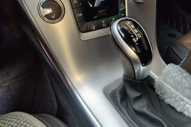 Used Volvo XC60 2017 T5 AWD Smart Range Edition Gear Lever