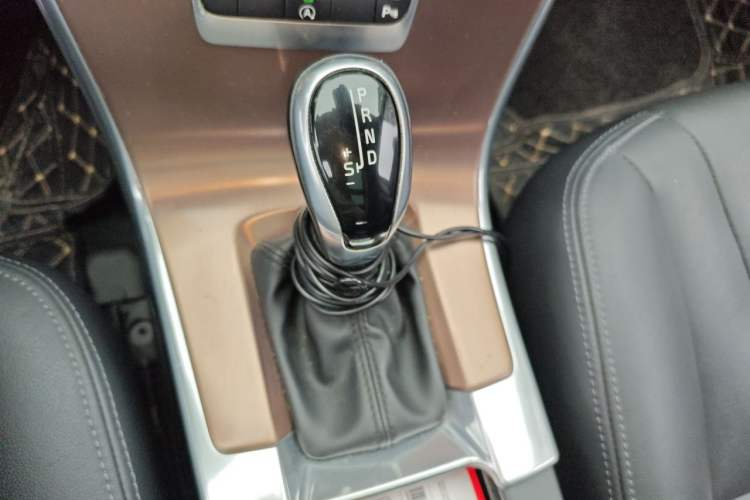 Used Volvo XC60 2017 T5 AWD Smart Upgrade Edition Gear Lever