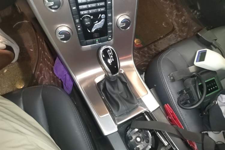 Used Volvo XC60 2017 T5 Smart Upgrade Edition Gear Lever