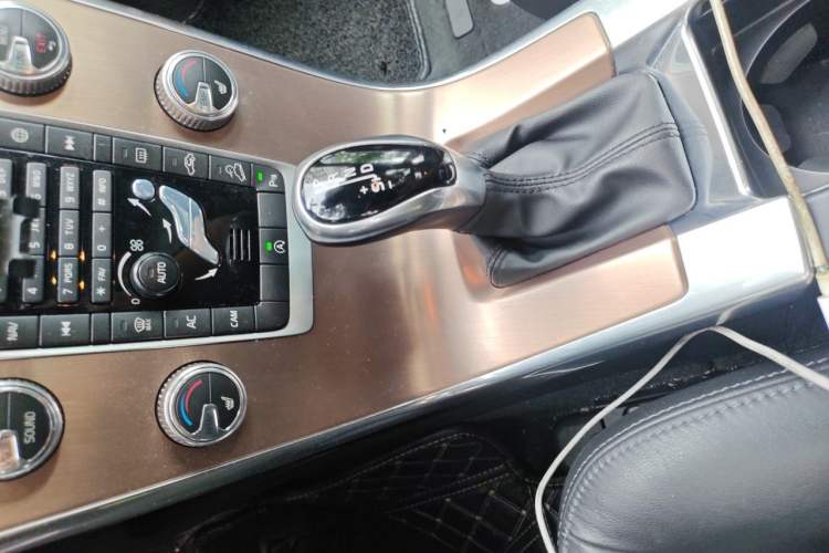 Used Volvo XC60 2017 T5 AWD Smart Upgrade Edition Gear Lever