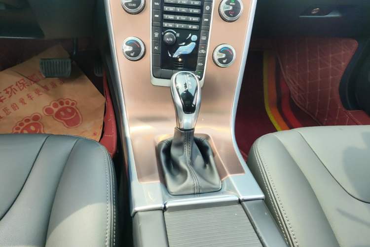Used Volvo XC60 2017 T5 Smart Upgrade Edition Gear Lever