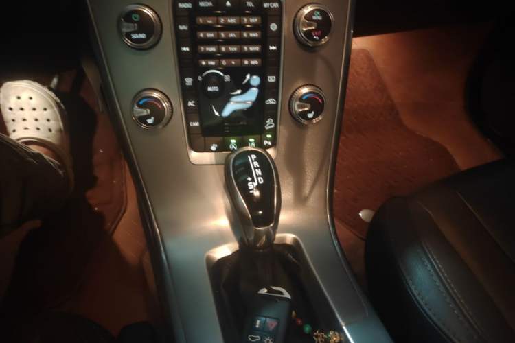 Used Volvo XC60 2017 T5 AWD Smart Upgrade Edition Gear Lever