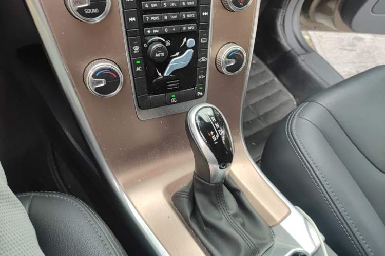 Used Volvo XC60 2017 T5 Smart Upgrade Edition Gear Lever