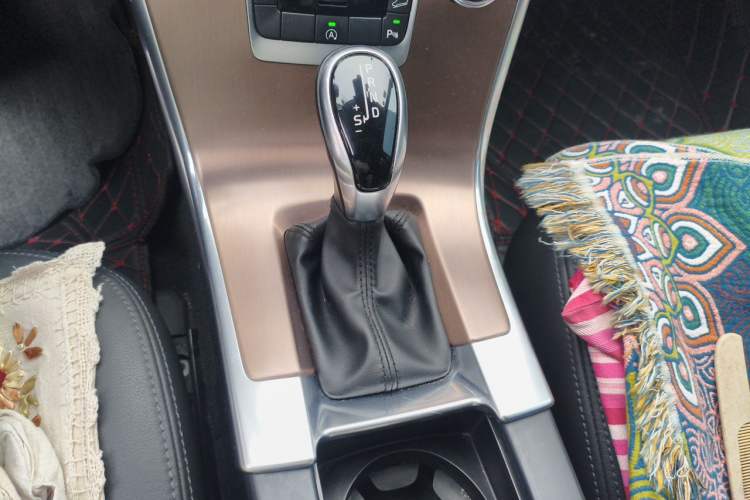 Used Volvo XC60 2017 T5 AWD Smart Upgrade Edition Gear Lever