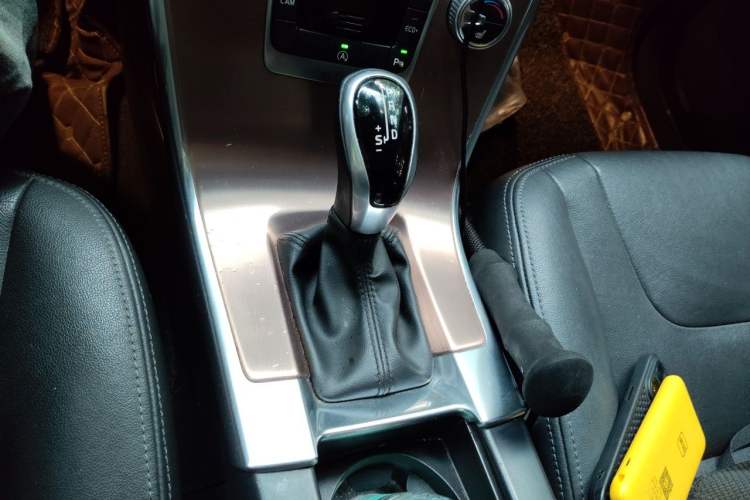 Used Volvo XC60 2017 T5 Smart Upgrade Edition Gear Lever