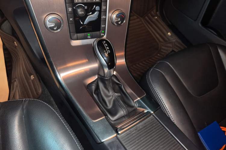 Used Volvo XC60 2017 T5 Smart Upgrade Edition Gear Lever