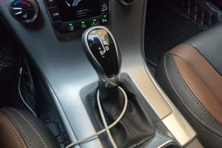 Used Volvo XC60 2017 T5 AWD Smart Range Edition Gear Lever