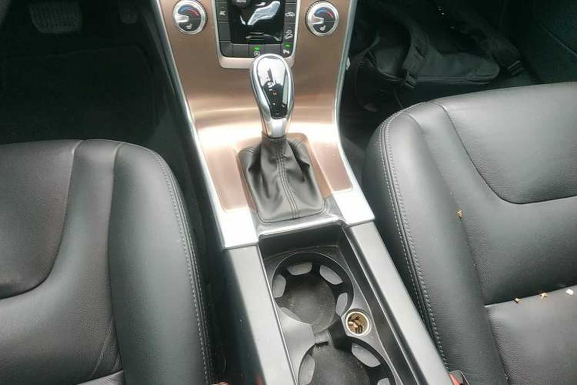 Used Volvo XC60 2017 T5 AWD Smart Upgrade Edition Gear Lever
