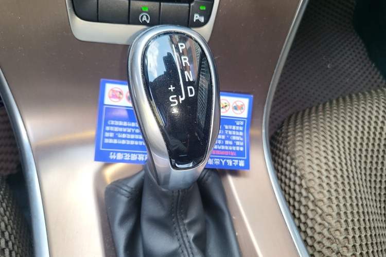 Used Volvo XC60 2017 T5 AWD Smart Upgrade Model Gear Lever