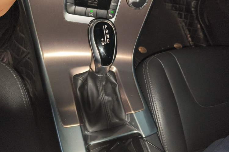 Used Volvo XC60 2017 T5 Smart Upgrade Edition Gear Lever
