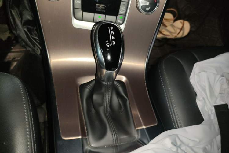 Used Volvo XC60 2017 T5 AWD Smart Upgrade Model Gear Lever