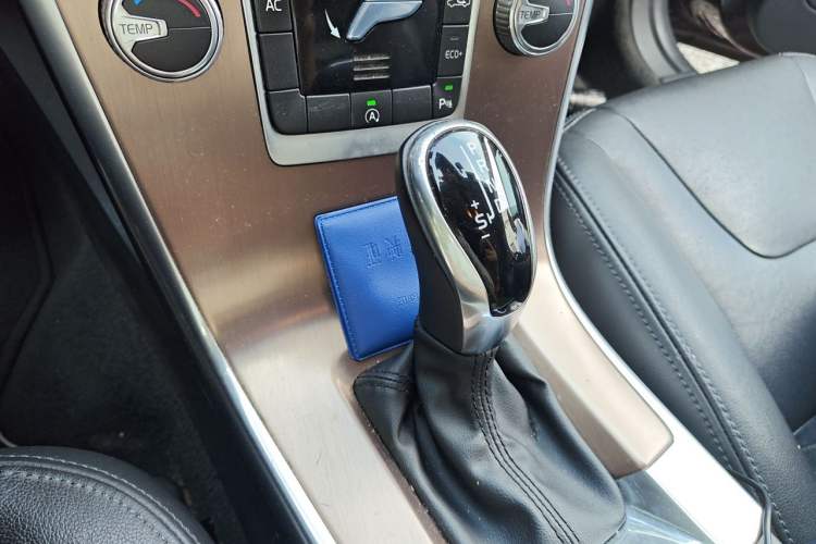 Used Volvo XC60 2017 T5 Smart Upgrade Edition Gear Lever