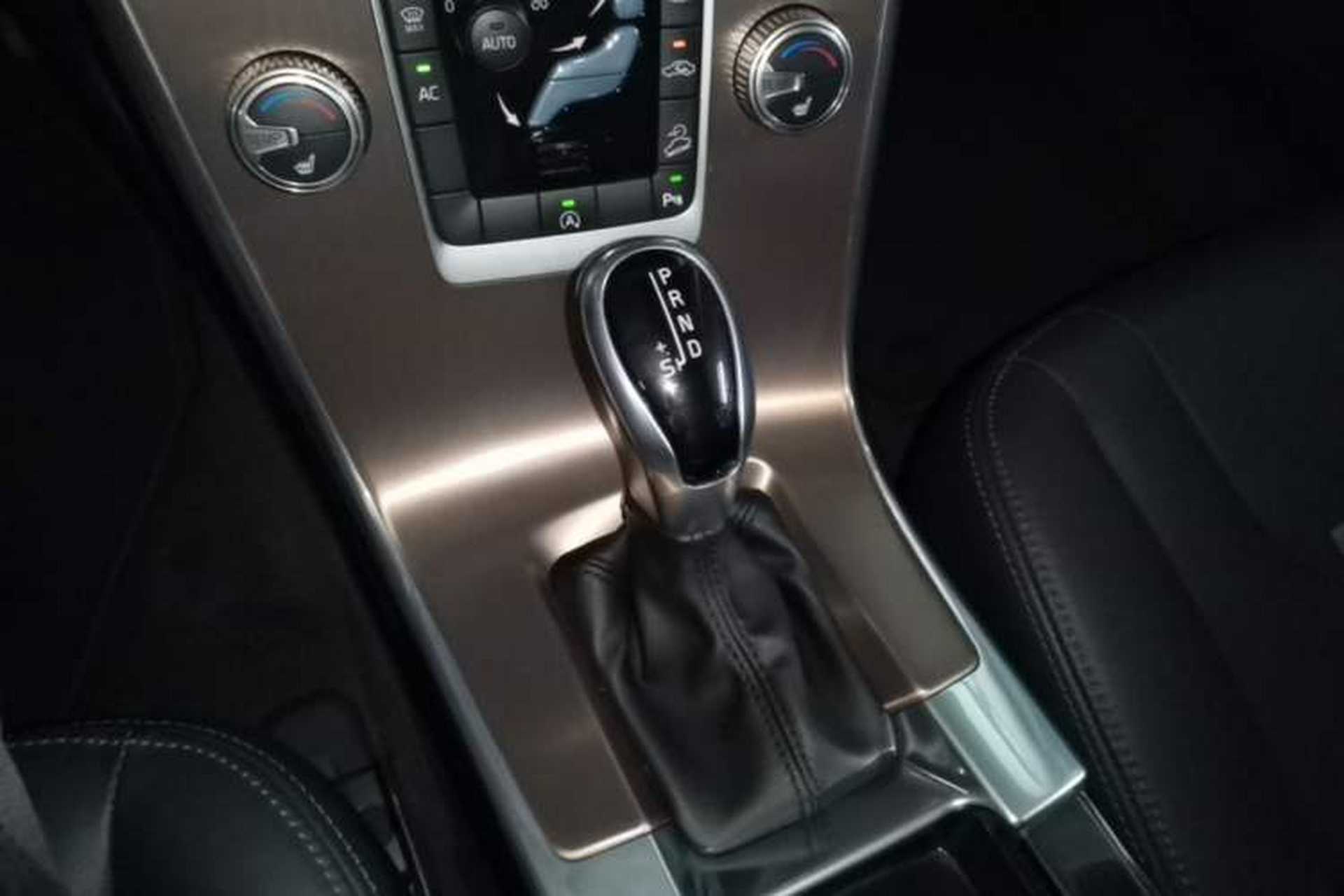 Used Volvo XC60 2017 T5 AWD Smart Upgrade Edition Gear Lever