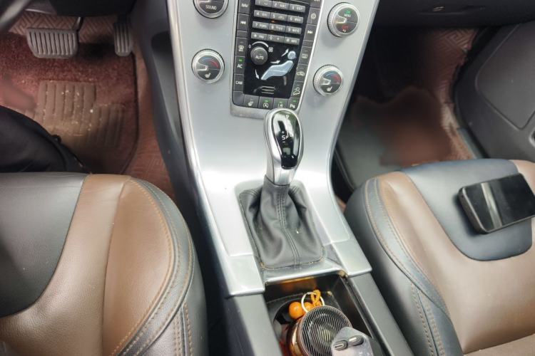 Used Volvo XC60 2017 T5 AWD Smart Upgrade Edition Gear Lever