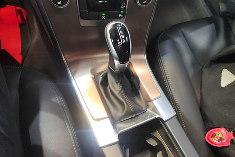 Used Volvo XC60 2017 T5 AWD Smart Upgrade Edition Gear Lever