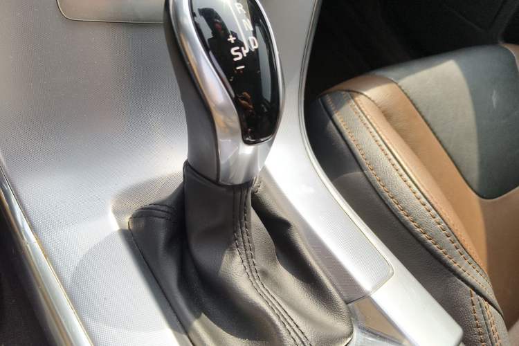 Used Volvo XC60 2017 T5 AWD Smart Range Edition Gear Lever