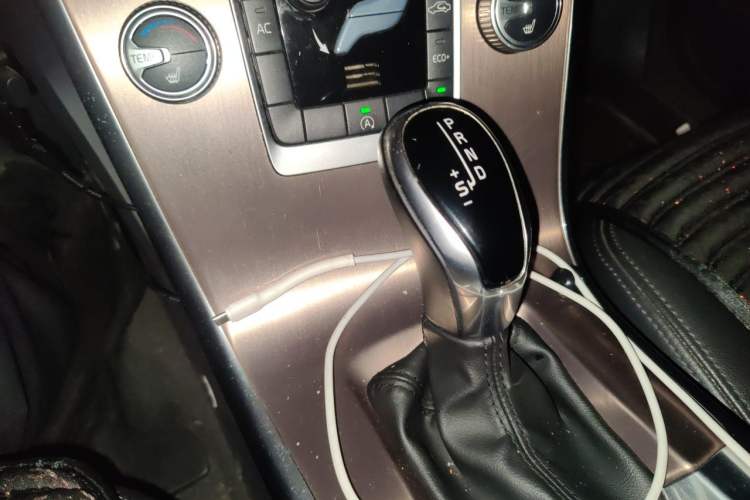 Used Volvo XC60 2017 T5 Smart Upgrade Edition Gear Lever