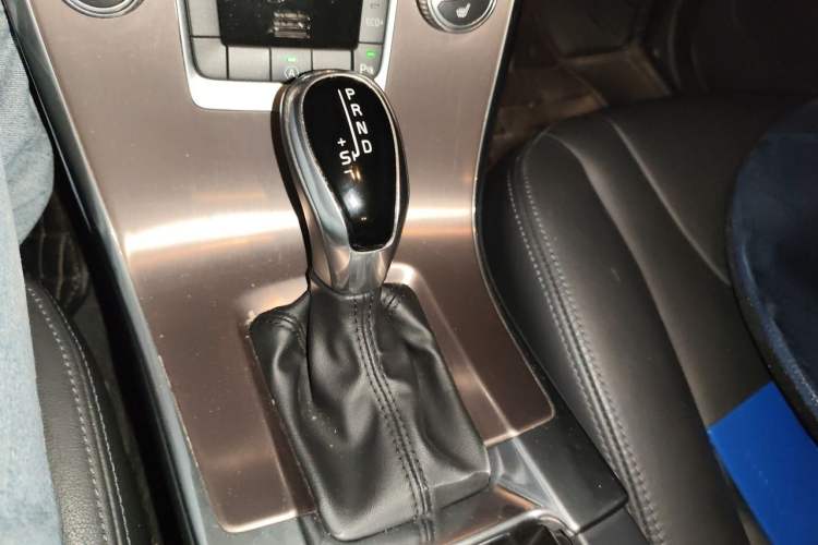 Used Volvo XC60 2017 T5 Smart Upgrade Edition Gear Lever