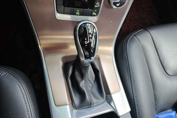 Used Volvo XC60 2017 T5 AWD Smart Upgrade Model Gear Lever