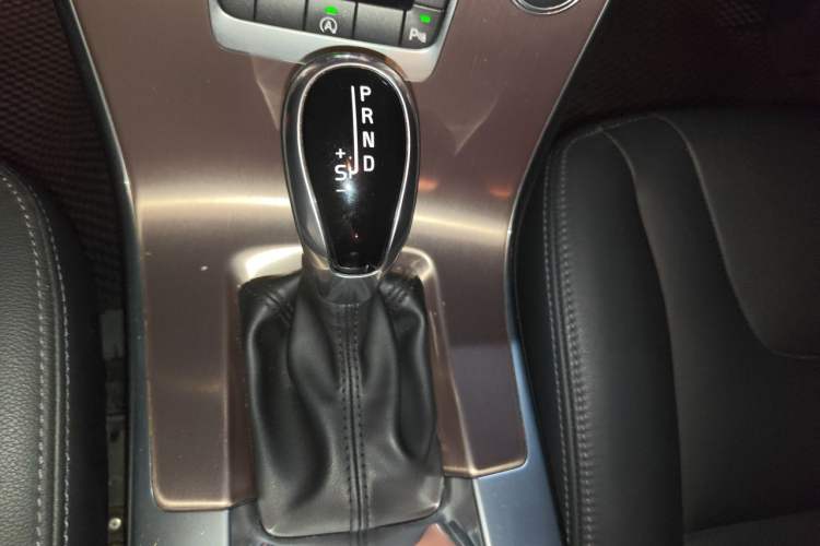 Used Volvo XC60 2017 T5 Smart Upgrade Edition Gear Lever