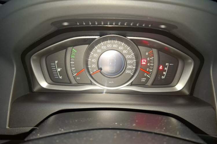 Used Volvo XC60 2017 T5 Smart Upgrade Edition Instrument Cluster