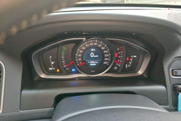 Used Volvo XC60 2017 T5 AWD Smart Upgrade Edition Instrument Cluster