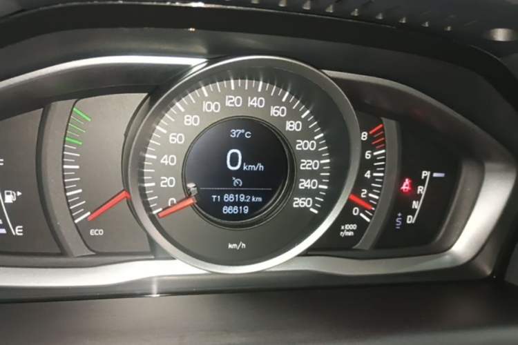 Used Volvo XC60 2017 T5 AWD Smart Upgrade Edition Instrument Cluster
