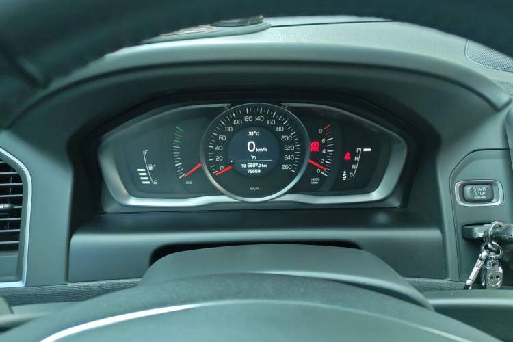 Used Volvo XC60 2017 T5 AWD Smart Upgrade Model Instrument Cluster