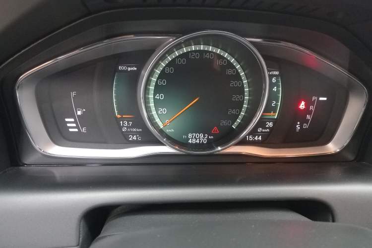 Used Volvo XC60 2017 T5 AWD Smart Upgrade Edition Instrument Cluster