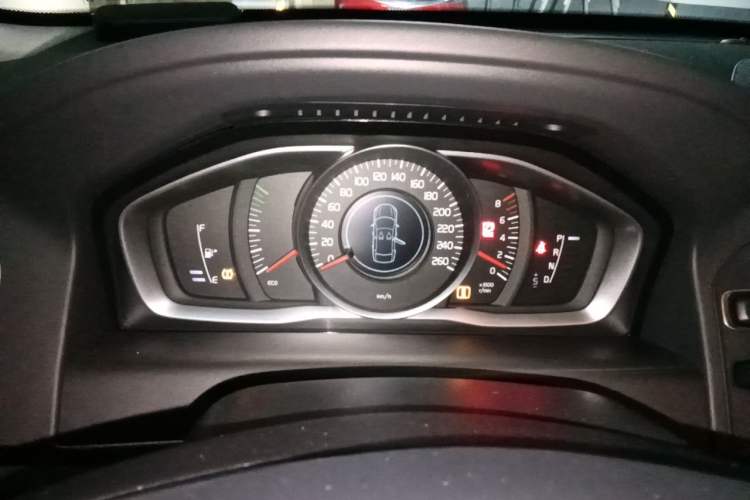 Used Volvo XC60 2017 T5 Smart Upgrade Edition Instrument Cluster