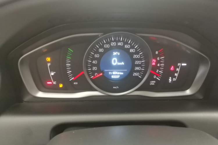 Used Volvo XC60 2017 T5 AWD Smart Upgrade Edition Instrument Cluster